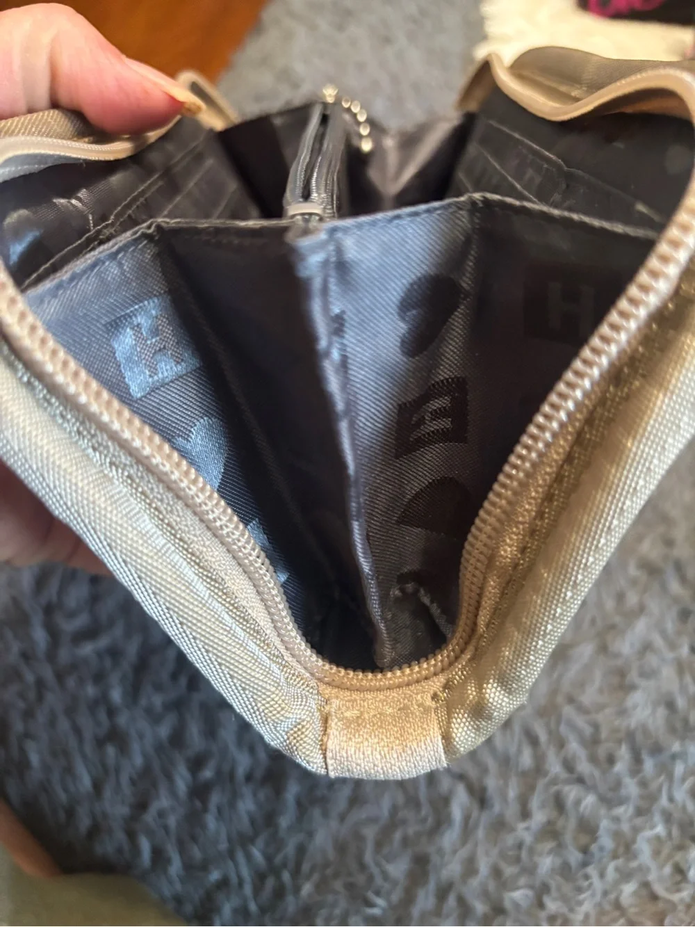 HarveyS Seatbelt Bag nwot champagne